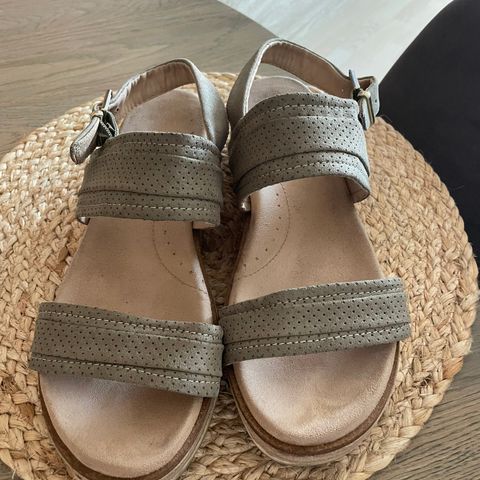 Edit summer sandal