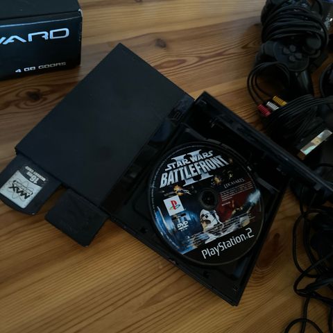 PlayStation 2 med tilbehør