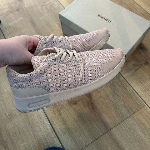 Sneakers/ joggesko til dame 38