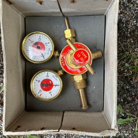 Wescol Acetylene regulator. RESERVERT