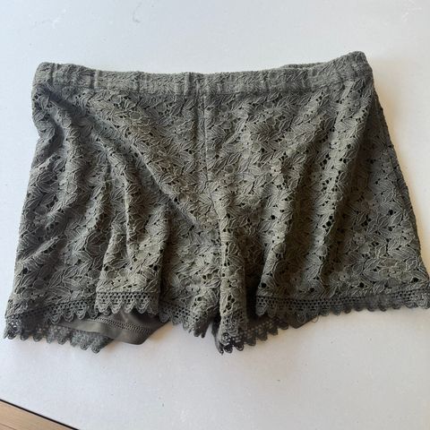 H&M khakigrønn blondeshorts