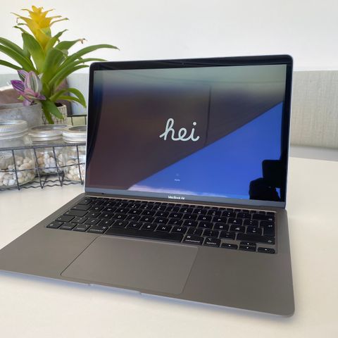 MacBook Air Retina 13,3’ / Apple M1 / 8GB DDR / 256 SSD HD / 2020 (Stellargrå)