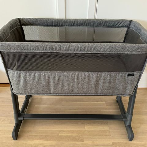 Yngri Tova bedside crib