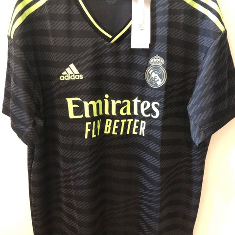 Real Madrid - original 2022/23 BNWT Authentic fotballdrakt str XL