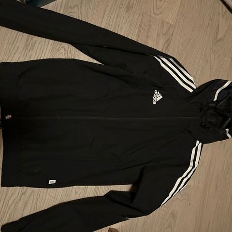 Adidas tiro all weather jakke