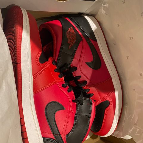 Jordan 1 mid