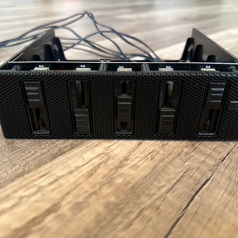 NZXT Sentry Mesh Fan controller