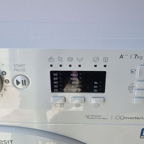 Lite brukt Indesit vaskemaskin selges