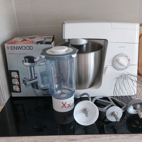 Kenwood kjøkkenmaskin med (fullt utstyrt)