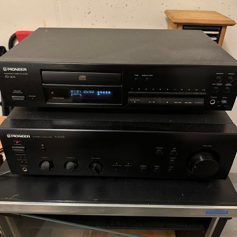 Pionerer compact disc player PD-204 og pioneer stereo amplifier A-304R