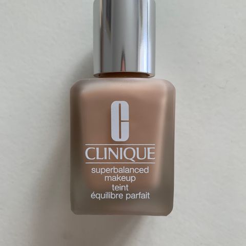 Clinique Superbalanced Makeup CN 20 Fair