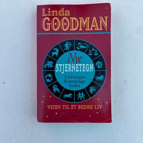 Boka "Nye stjernetegn, universets hemmelige koder" av Linda Goodman (1998)