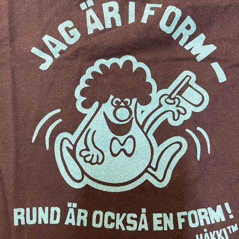 T-skjorte med artig tekst fra Håkki