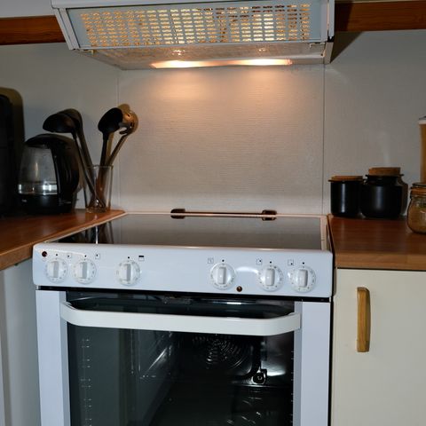 (Reservert) Pent brukt komfyr med kokeplate / Nicely used stove with hob