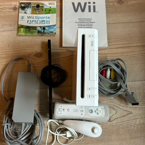 *Reservert*Wii m/ originale ledninger, én kontroller m/ Motion plus & Wii Sports