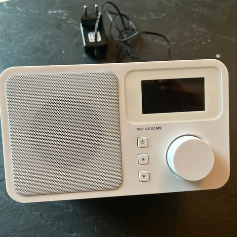 Tiny Audio M9 radio (DAB+ og FM)