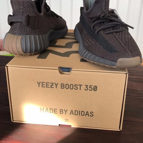 Adidas Yeezy v2 CINDER - 46 2/3