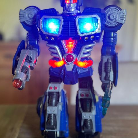 Stor Transformers figur med lys og bevegelse