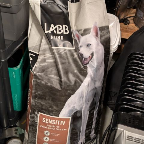 Labb sensitive Hundefor - 1 uåpnet og en åpnet pose