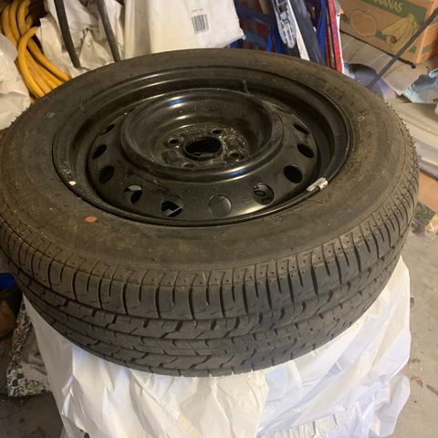 Stålfelg, som ny, med ubrukt Brigdstone 195/60 R15 dekk