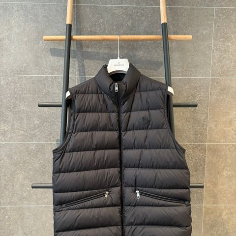 Tilnærmet ubrukt! Moncler Vest STR 3