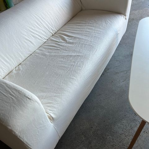 Sofa Ikea (klippan) med ovalt bord