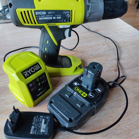 Ryobi drill one+ med batteri og lader