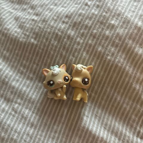 2 LITTLEST PET SHOP