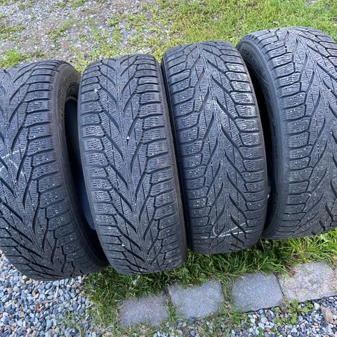 Nokian Hakkapeliitta R2 SUV . 235/60 R-8.  107. R .