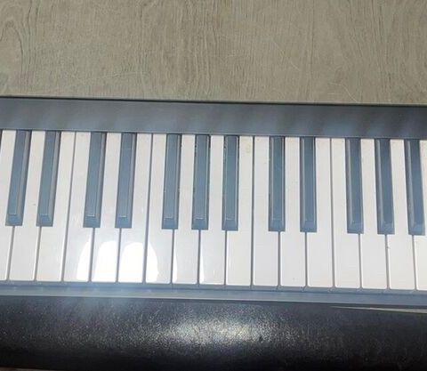 SOM NY! Alesis V49 - MIDI Keyboard