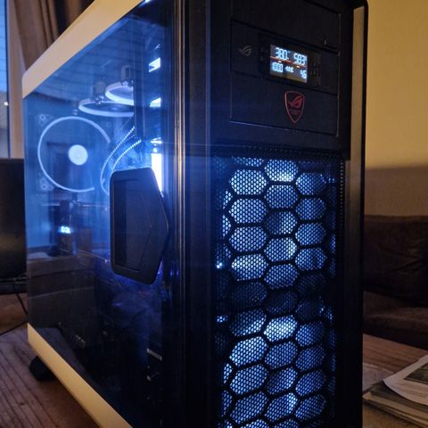 Gaming PC med mye innmat. 2x GTX 1070 SLI + i7