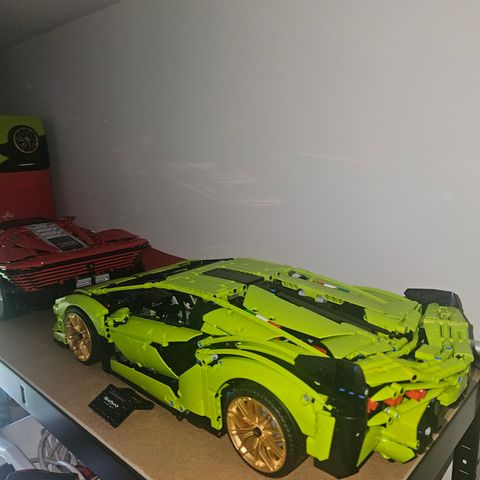 Lamborghini Sian og Ferrari SP3 Lego