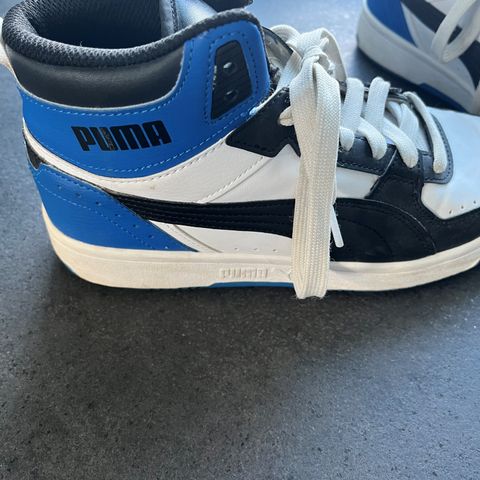 Sko; pent brukte Puma høye sneakers