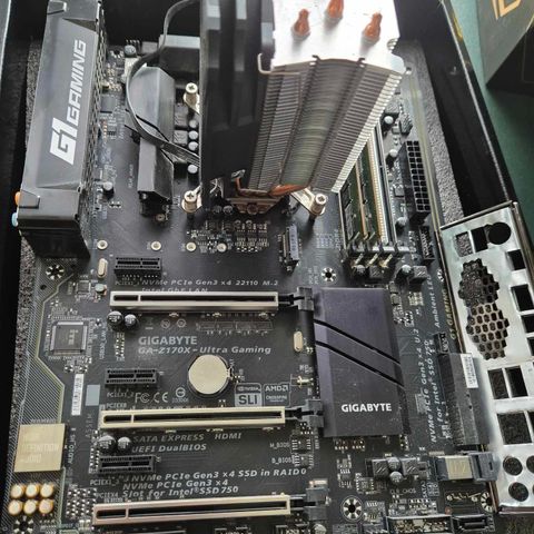 GIGABYTE LGA1151 hovedkort inkl. Intel i7-7700k CPU m. kjøler og 16 GB DDR4 RAM