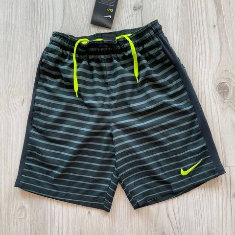 Ny Nike shorts til barn 10- 12 år