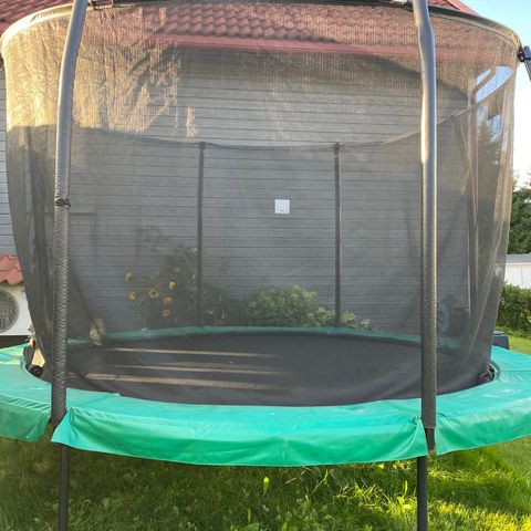 Exit jumparena round all in trampoline, 366 bred, gis bort.