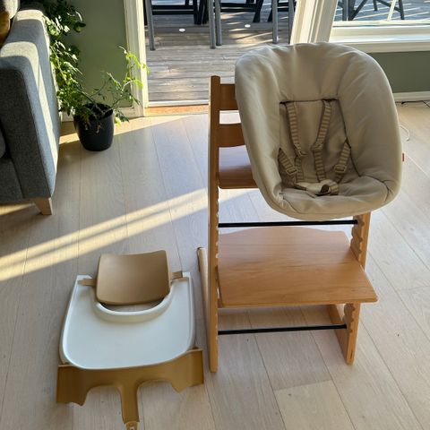 (Reservert) Stokke Tripp Trapp med Newborn set, Baby set og Brett