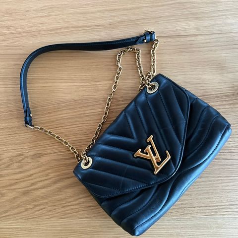 Louis Vuitton LV New Wave Visit Chain Bag Quilted Black