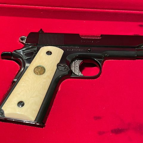 Colt 1911 Officer`s Model - Heirloom Special