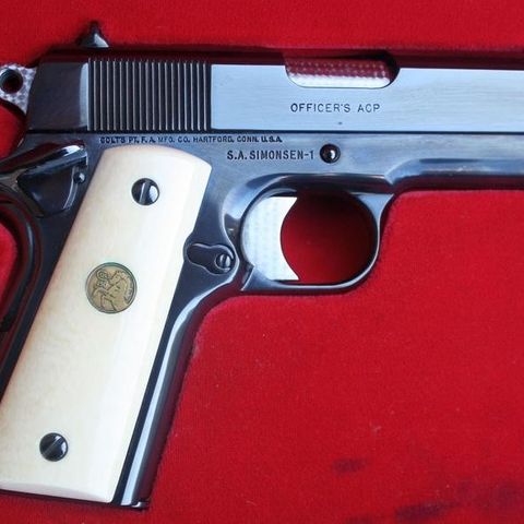 Colt 1911 Officer`s Model - Heirloom Special