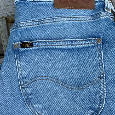 Ny Lee jeans breese boot, deilig sommer jeans kr 600