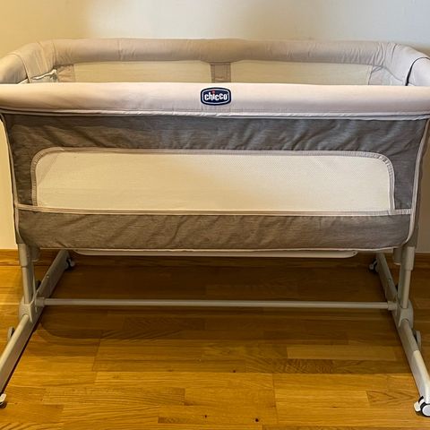 Chicco Next2Me Bedside Crib