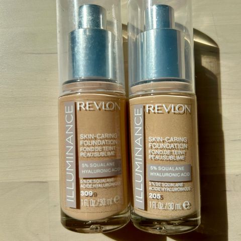 Revlon Illuminance Skin-Caring Foundation i to nyanser - ubrukte