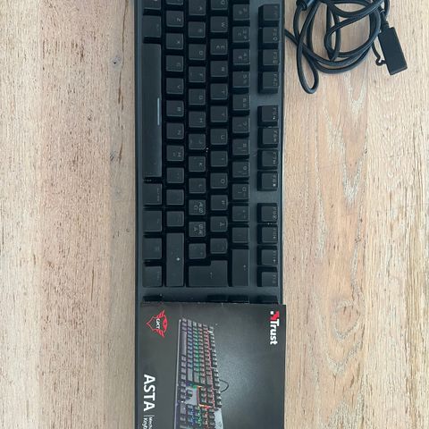 Gaming tastatur og mus (GamingXTrust)