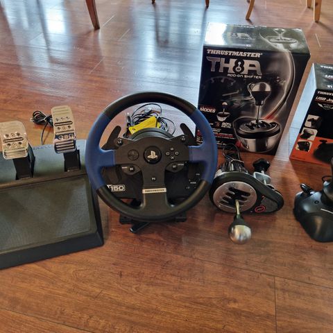 Thrustmaster: TH8A girspake, T150 ratt, T3PA pedaler, USB Joystick