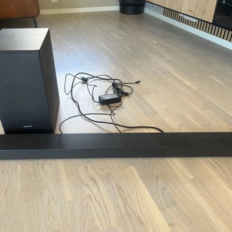 Samsung Cinema Soundbar HW-N660 med trådløs subwoofer