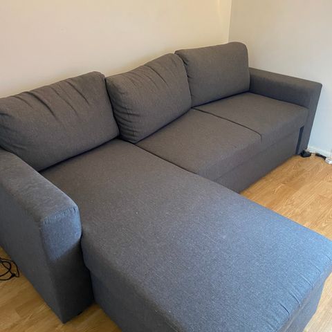 Sovesofa med bord