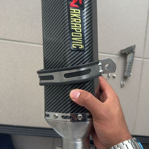 Helt ny Replica Akrapovic slip on potte