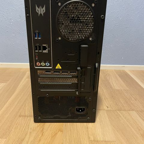 Selger gaming pc