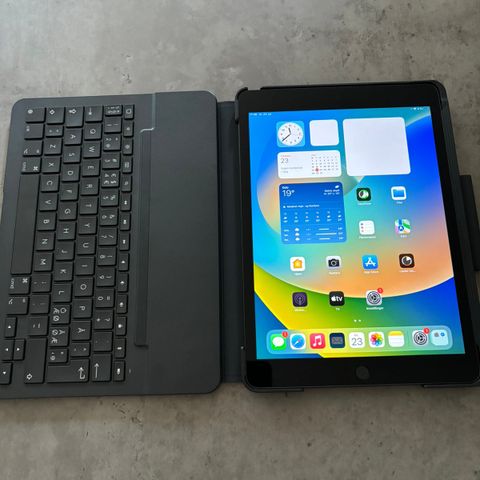 Apple iPad 9, 64GB wifi med tastatur